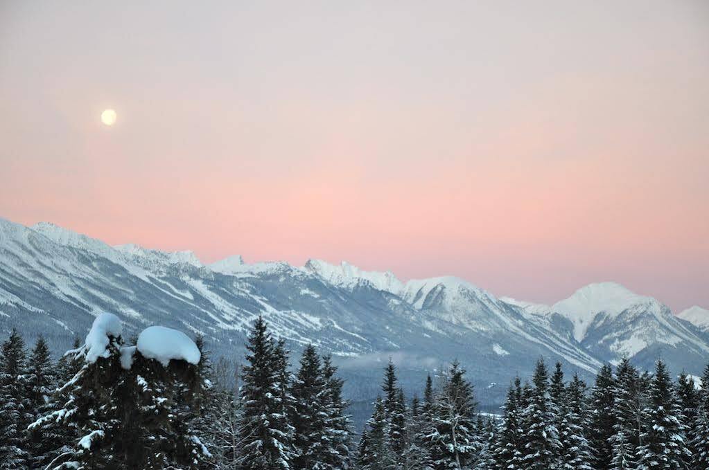 Mount 7 Lodges Golden Eksteriør bilde